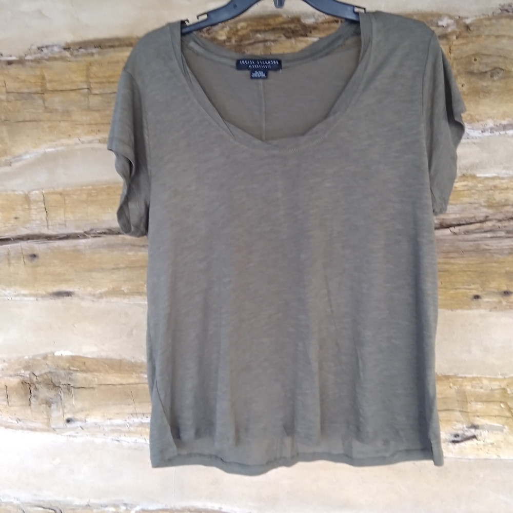 Zara Olive Green V-Neck Short Sleeve Tee. 26-08
